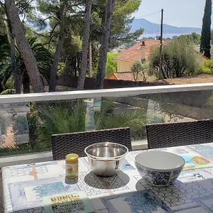 Grand T2 Vue Calme Climatisé 500 M Village Et Parking Gratuit Appartement